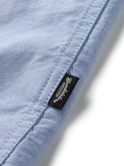 詳細画像:斜めジッパーポケットとラウンドヘムのディテール