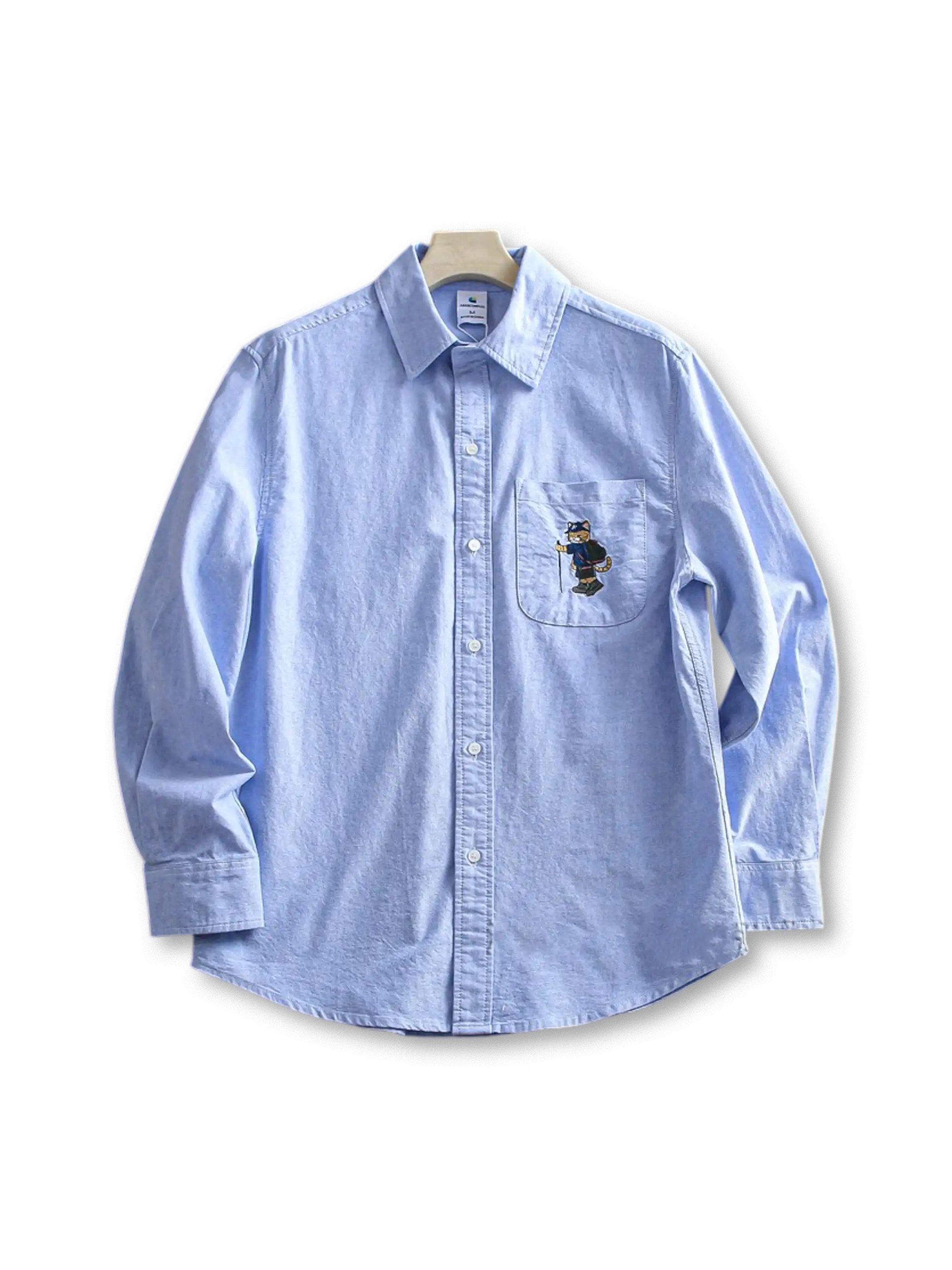 胸ポケットに猫刺繍が入ったオックスフォードシャツ