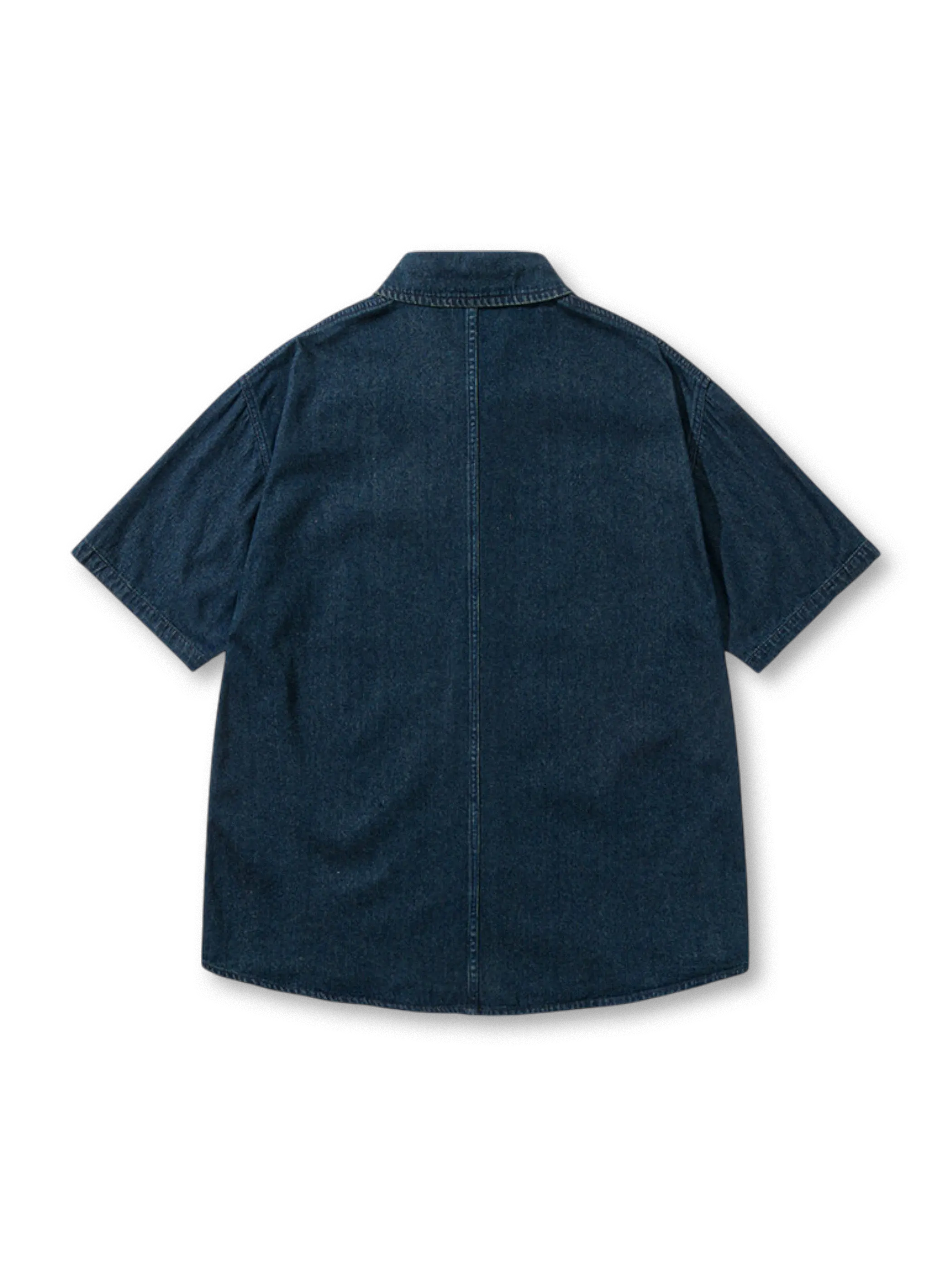 フロントビューのウォッシュドデニムシャツ