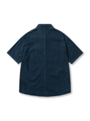 フロントビューのウォッシュドデニムシャツ