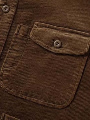 詳細画像:多ポケットデザインとコーデュロイ生地のディテール