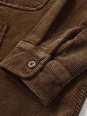 詳細画像:多ポケットデザインとコーデュロイ生地のディテール