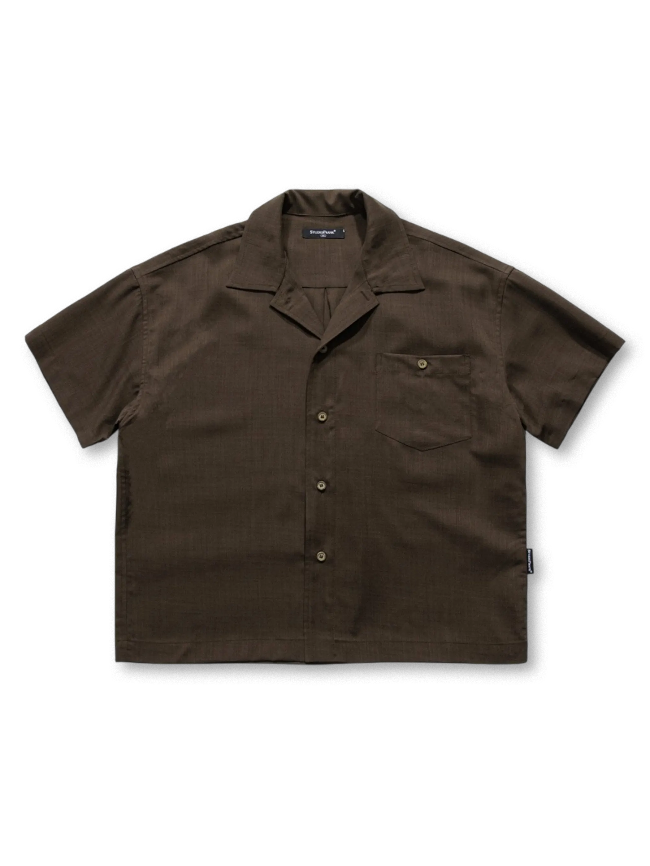 前面から見たワイドレギュラーショートスリーブシャツ全体