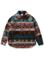 製品画像: ナバホ柄ジャカード織りウール長袖シャツの正面展示画像、厚手ウール素材で暖かさを提供し、クラシックなナバホ柄デザインが特徴的なシャツ。
詳細画像: ナバホ柄ジャカード織りのディテールアップ、独特の質感と民族的な雰囲気を強調したデザイン。