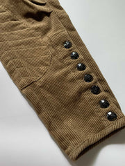 コーデュロイ生地と付属品のディテール特写