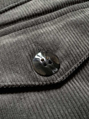 コーデュロイ生地と付属品のディテール特写