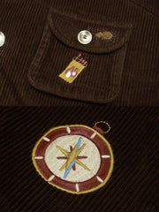 コットン刺繍とレザーパッチのディテール特写