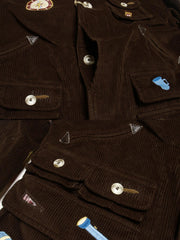 コットン刺繍とレザーパッチのディテール特写