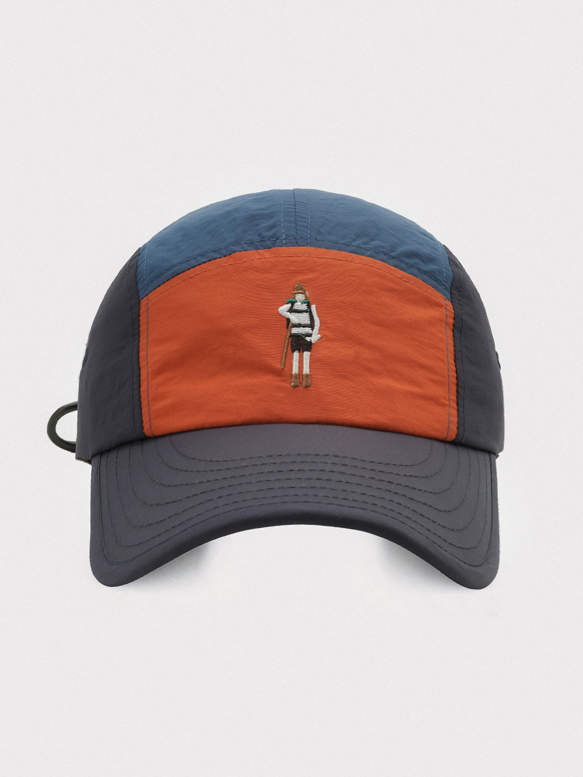 ベースボールキャップのカートゥーン刺繍と配色の詳細