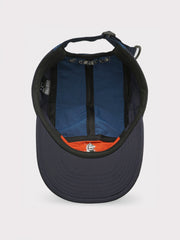 ベースボールキャップのカートゥーン刺繍と配色の詳細