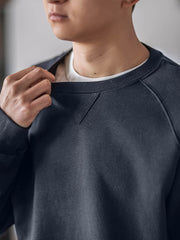 スウェットの袖口とラグランスリーブのディテール画像