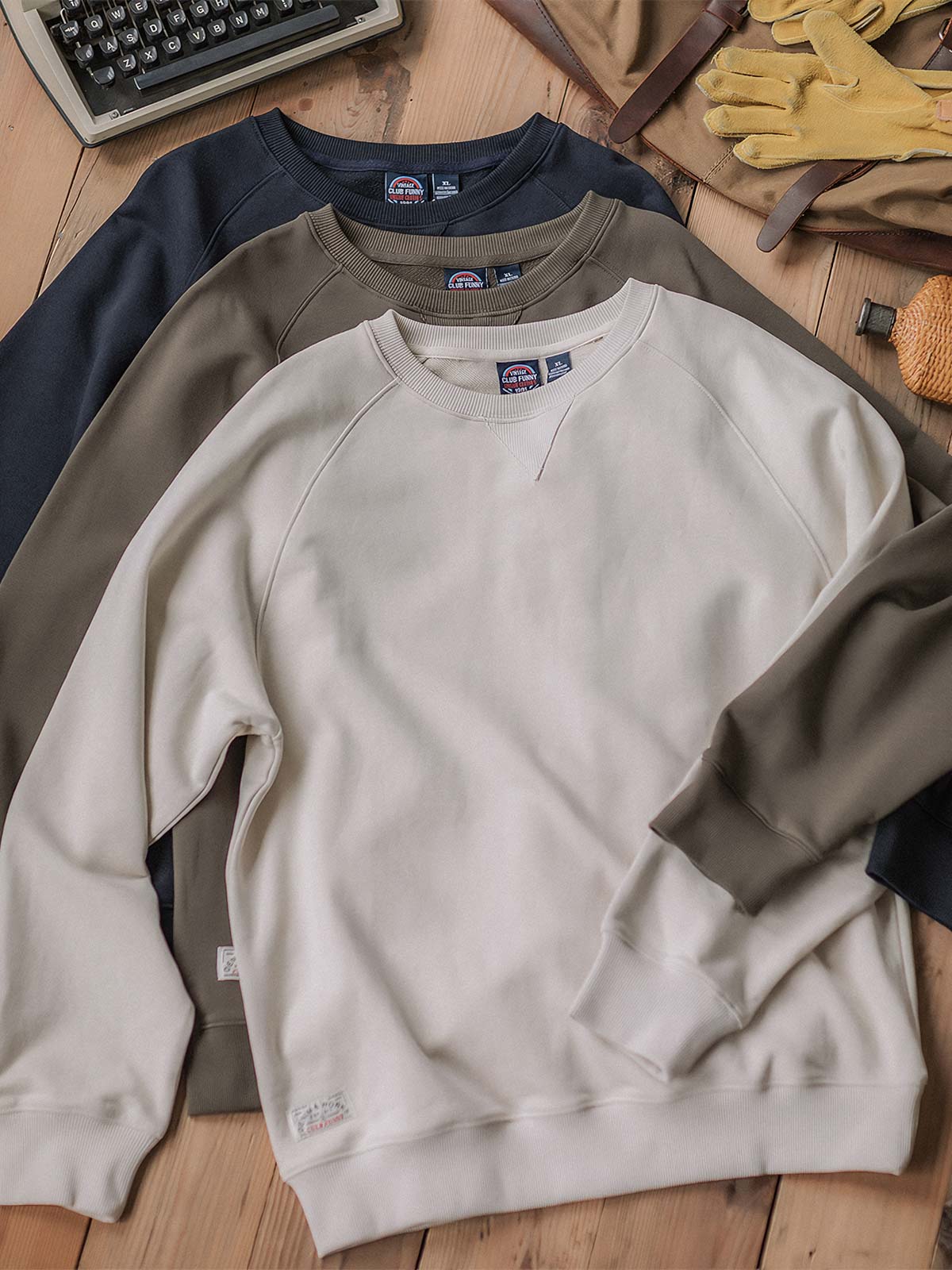 スウェットの袖口とラグランスリーブのディテール画像