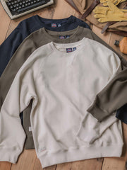 スウェットの袖口とラグランスリーブのディテール画像