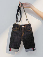 デニム素材の風合いとセルビッジディテール特