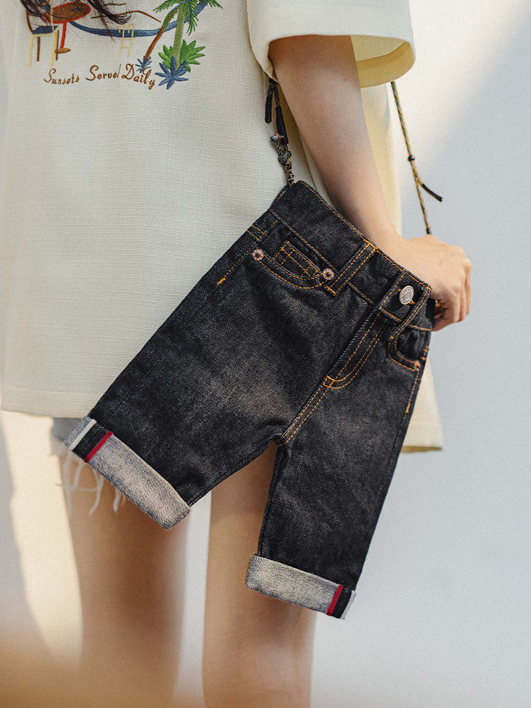 ミニデニムショルダーバッグの全体ビュー