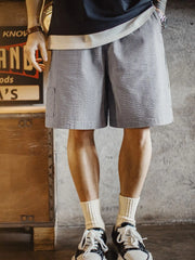 グレーを基調とした3D格子のシアサッカーショーツ、ウエストはゴム+ドローコード仕様