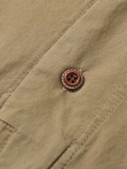 詳細画像:チェック柄と襟元デザインのディテール