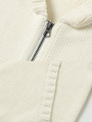 製品画像: 6色展開のフード付きケーブル編みニットカーディガンの全体展示。レトロなケーブル編みとルーズシルエットが特徴的なカジュアルなデザイン。
詳細画像: ケーブル編みディテールとマットシルバージッパーの特写。細部の編み模様とジッパーが際立つ画像。