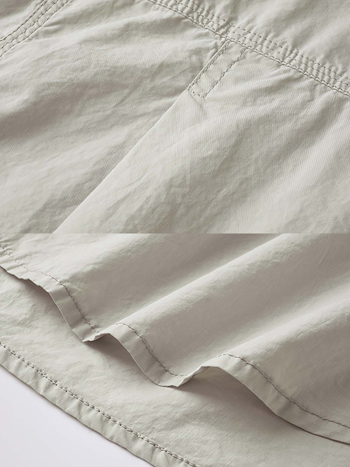 製品画像: コットン製和風ワークシャツ全体展示。日本製のコットン素材と酵素洗い加工が施されたクラシックなデザインのワークシャツ。
詳細画像: 胸元の3ポケットと酵素洗い加工ディテールの特写。ヴィンテージ感を引き立てるデザインで、機能性とファッション性を兼ね備えた仕上がり。