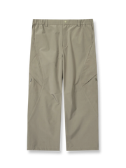 製品画像: アウトドアハイキングシェルパンツ全体展示 - アウトドアやスポーツに最適な機能的なデザイン。
詳細画像: 異形カッティングとジップポケットのディテール展示 - 立体感のあるビジュアルと収納力。