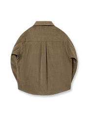 製品画像: ジャパニーズテイストのコーデュロイワークシャツの正面展示。冬に最適な柔らかい100%コットン素材で、カジュアルかつ上品なスタイルを提供。
詳細画像: ダブルポケットとコーデュロイ素材の質感を強調したディテール展示。実用性とレトロな魅力を兼ね備えたデザイン。