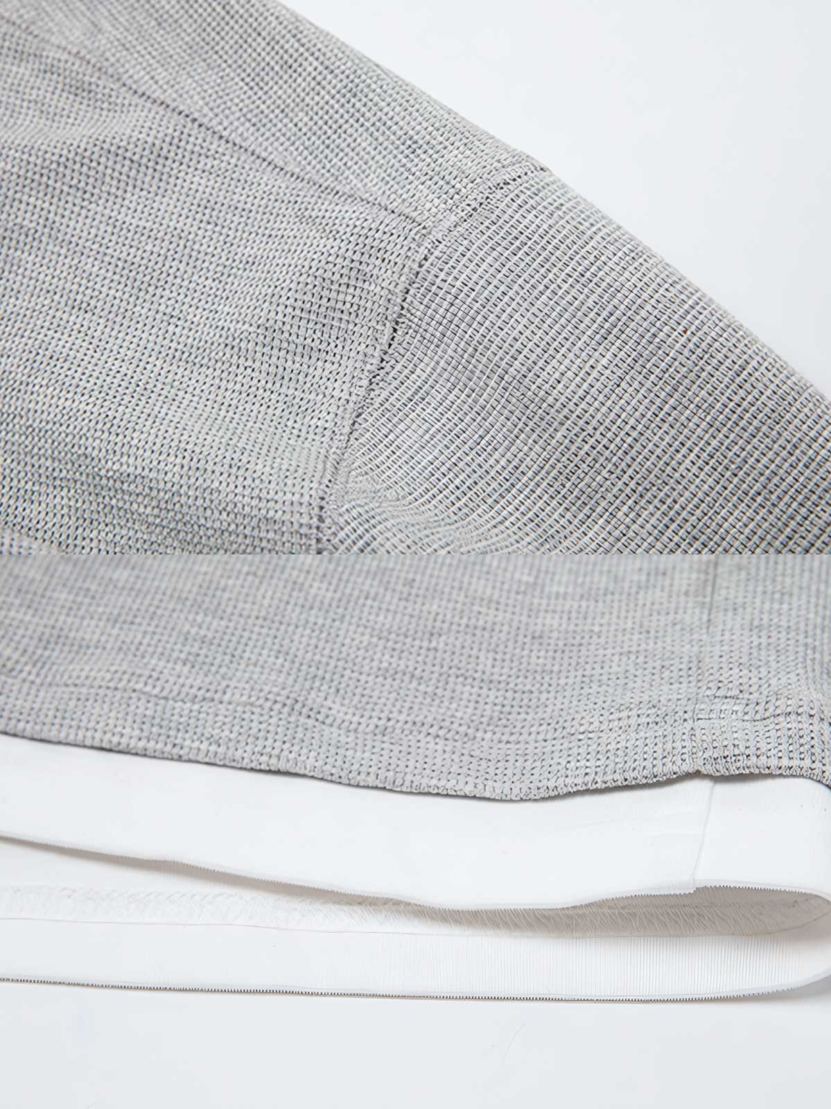 製品画像: ヘンリーネック レイヤード風 ワッフル 長袖Tシャツ全体展示。ヘンリーネックとレイヤード風デザインが融合したスタイル、ワッフル生地が独特の質感を引き立て、洗練されたカジュアル感を演出。
詳細画像: ワッフル生地のテクスチャーとレイヤードデザインの特写。独自の質感とディテールが着こなしに深みを加え、シンプルでありながらもデザイン性が光る。