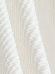 製品画像: 厚手MA-1フライトジャケット正面展示 - 温かさと柔らかさを兼ね備えた冬のアウター。
詳細画像: 立ち襟と多機能ポケットのディテール展示 - 実用性を高めたデザイン。