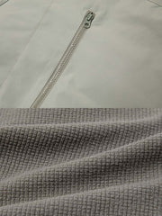 製品画像: アウトドアワークシェルジャケット全体展示 - 冬の防寒に最適な多機能シェルジャケット。
詳細画像: フロントの大きなポケットと背面ジップポケットのディテール展示 - 実用的な収納スペースが魅力。