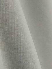 製品画像: アウトドアワークシェルジャケット全体展示 - 冬の防寒に最適な多機能シェルジャケット。
詳細画像: フロントの大きなポケットと背面ジップポケットのディテール展示 - 実用的な収納スペースが魅力。