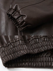 製品画像: アメカジ風 ワイドシルエット PUレザージャケット 秋冬用 ユニセックスの正面展示
詳細画像: ダブルジップポケットとゴム入り裾のディテール