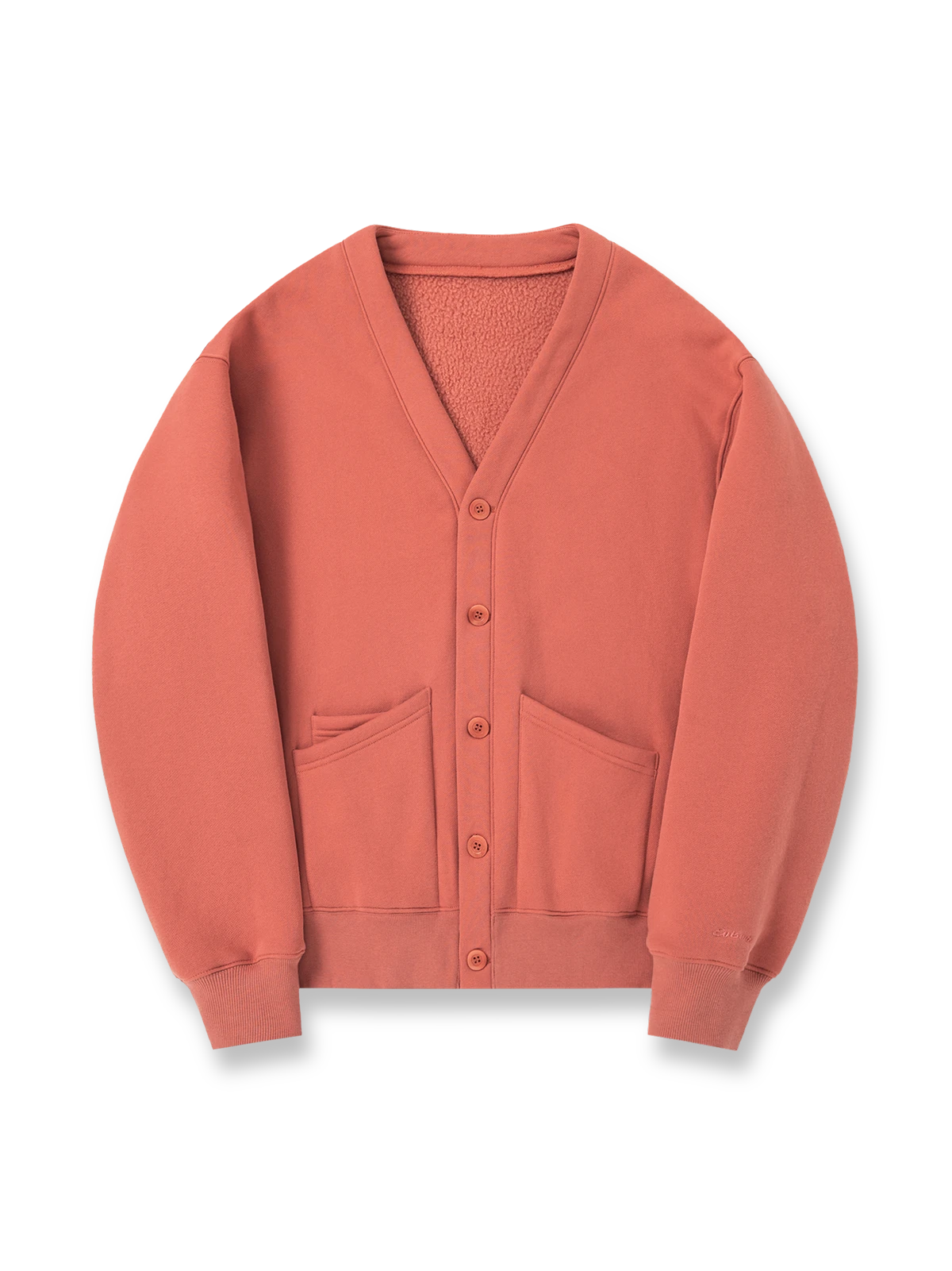 製品画像: 発熱機能フリースVネックカーディガン正面展示 - 秋冬にぴったりな保温性抜群のカーディガン。
詳細画像: ボタンとフリース素材のディテール展示 - クラシックなデザインが特徴。