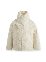 製品画像: ホワイトダックダウンのダイヤキルティングダウンジャケット正面展示 - 冬の必須アイテム、撥水加工と保温性を兼ね備え。
詳細画像: 撥水加工素材とダイヤキルティングのディテール展示 - 高い実用性を提供するデザイン。