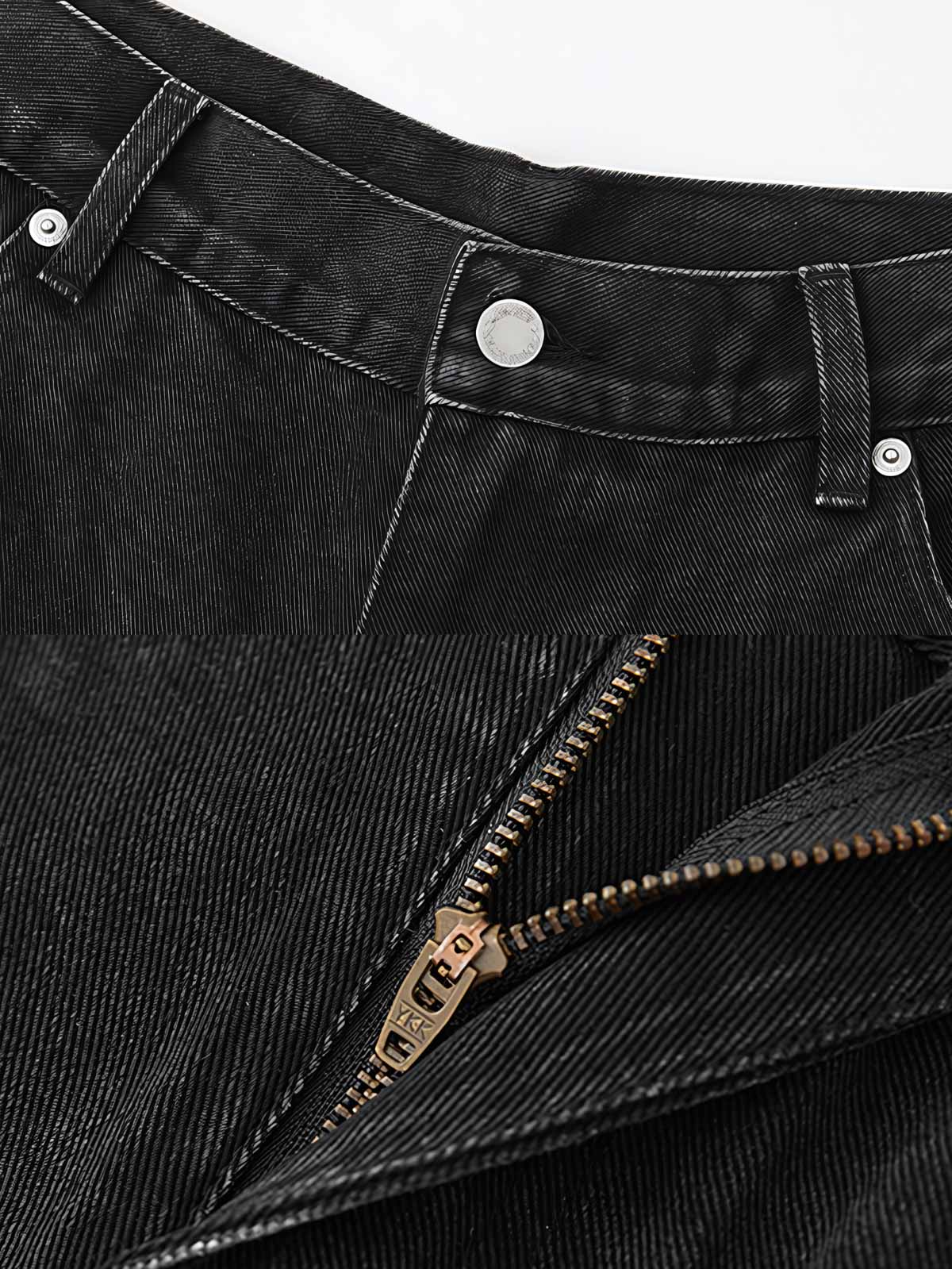 製品画像: アメリカンヴィンテージ ワイドデニムパンツの全体展示。高品質な13OZデニムを使用した、酵素洗い加工でヴィンテージ感を引き立てたデザイン。
詳細画像: 酵素洗い加工とデニムの質感ディテールの特写。繊細な質感と自然なヴィンテージトーンが強調されており、素材感が伝わる画像。