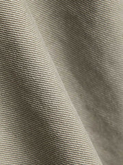 製品画像: ハリントンG9ヴィンテージジャケット全体展示。クラシックなオープンカラーデザインとヴィンテージウォッシュ加工で、洗練されたシルエットと柔らかな手触りが特徴のジャケット。
詳細画像: チェック柄ライニングとオープンカラー部分のディテール特写。ディテールのこだわりがヴィンテージ感を引き立て、上品なデザイン性を強調。