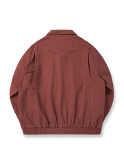 製品画像: ハリントンG9ヴィンテージジャケット全体展示。クラシックなオープンカラーデザインとヴィンテージウォッシュ加工で、洗練されたシルエットと柔らかな手触りが特徴のジャケット。
詳細画像: チェック柄ライニングとオープンカラー部分のディテール特写。ディテールのこだわりがヴィンテージ感を引き立て、上品なデザイン性を強調。