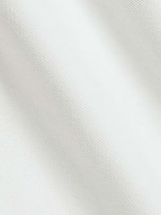 製品画像: ハーフジップ スタンドカラー スウェットの正面展示図。シンプルでありながら洗練されたアメカジスタイルを強調し、クラシックなデザインと快適さを兼ね備えたアイテム。
詳細画像: ハーフジップディテールとスタンドカラー部分のクローズアップ。しっかりとした手触りと滑らかな表面感を持つ高品質コットンポリエステル混紡素材のディテールにフォーカス。