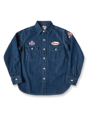 ヴィンテージ刺繍パッチガソリンステーションワークシャツの全体像を展示し、独特なデザインとディテールが強調されています。