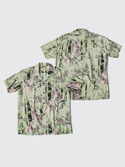 浮世絵竹林タイガー柄キューバカラー半袖シャツの全体像を示し、その独特なパターンと色使いが強調されています。