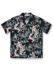 浮世絵竹林タイガー柄キューバカラー半袖シャツの全体像を示し、その独特なパターンと色使いが強調されています。