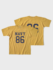 Tシャツのテクスチャーとディテールのクローズアップ、素材の天然感と耐久性を示す。