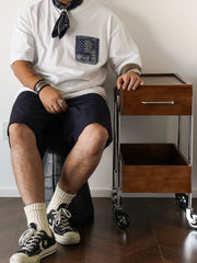 モデルが着用したTシャツのスタイリング例