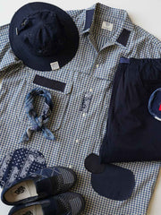 製品画像
ボロパッチワーク ワークシャツ全体デザイン。ペイズリー柄やヴィンテージニット生地を大胆に取り入れた複雑なパッチワークデザインが特徴。チェック柄と無地素材の質感コントラストが際立つルーズフィットのシルエット
詳細画像
ダブルチェストポケットや肩部分の二重構造のディテール、3cmあたり18針の高密度ステッチが丁寧に仕立てられた特写。耐久性と立体感を両立した洗練された仕上がり