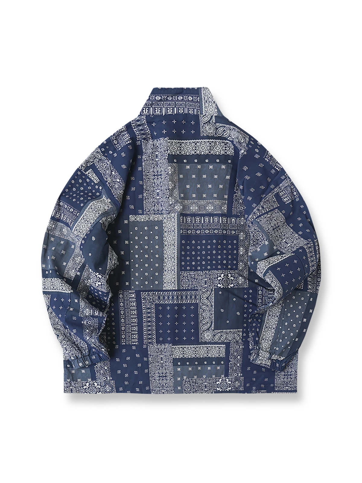 製品画像
藍染めバンダナ柄フライトジャケットの正面デザイン。匠の技による藍染め技法で仕上げられたペイズリー柄が特徴で、二重構造のスタンドカラーとルーズフィットのシルエットが現代的なミリタリースタイルを演出
詳細画像
YKK樹脂製ダブルジッパーの刺し子柄ジッパープルと、マジックテープ部分に施された高密度刺繍の特写。繊細なディテールと藍染め技術による色の濃淡が際立つデザイン