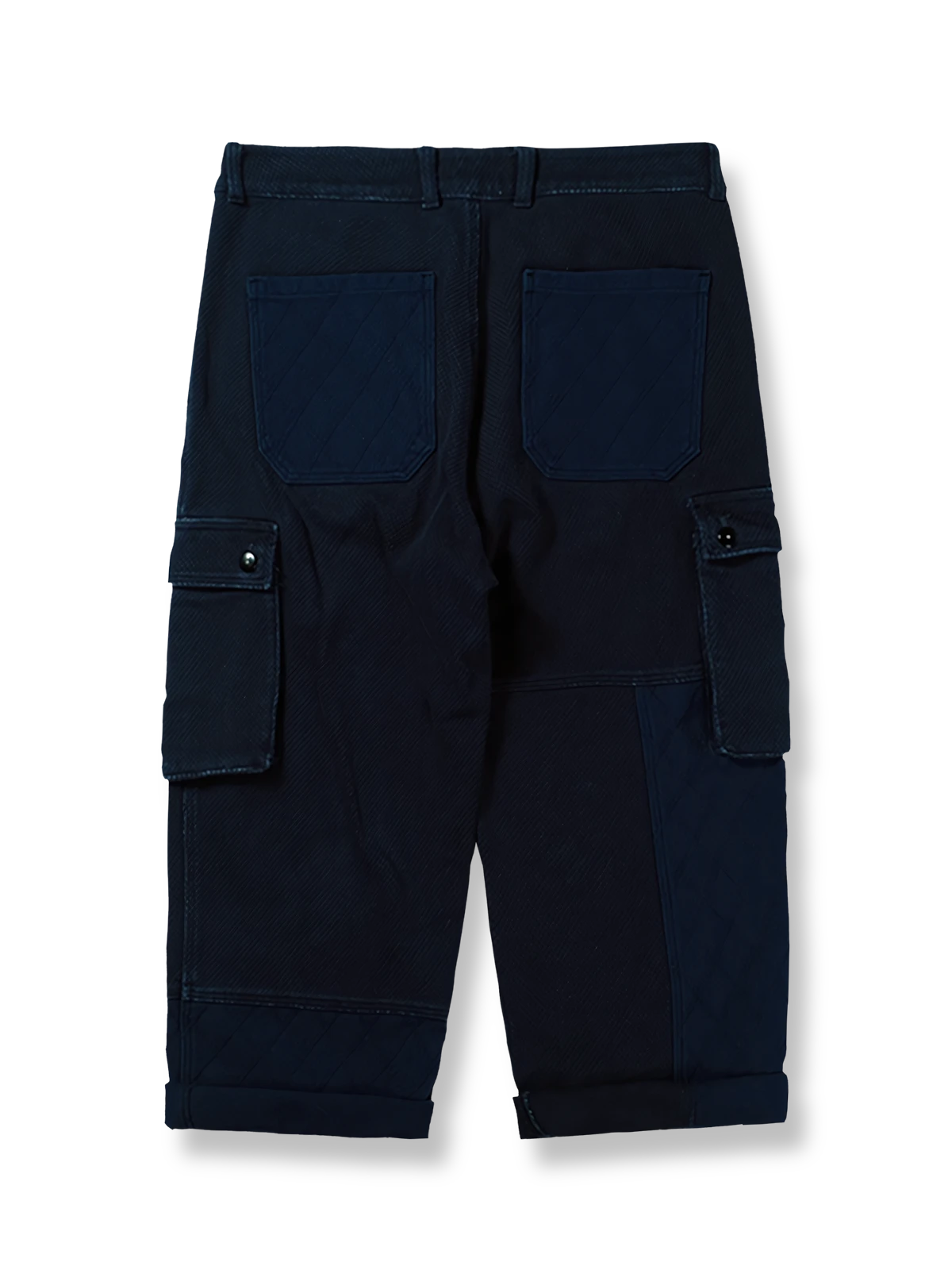 製品画像
「藍染め パッチワーク 刺し子 カーゴパンツ全体イメージ。剣道着の生地を使用し、不規則な刺し子パッチワークデザインとヴィンテージ感が特徴。」
詳細画像
「剣道着に使用される藍染め生地と刺し子の不規則なパッチワークディテール。酵素ウォッシュ加工による自然な色褪せ感と奥行きのあるテクスチャーが魅力。」