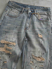 デニムパンツのダメージとパッチワークのディテール