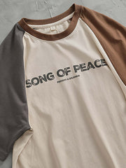 Tシャツのラグランスリーブとカーブヘムの詳細