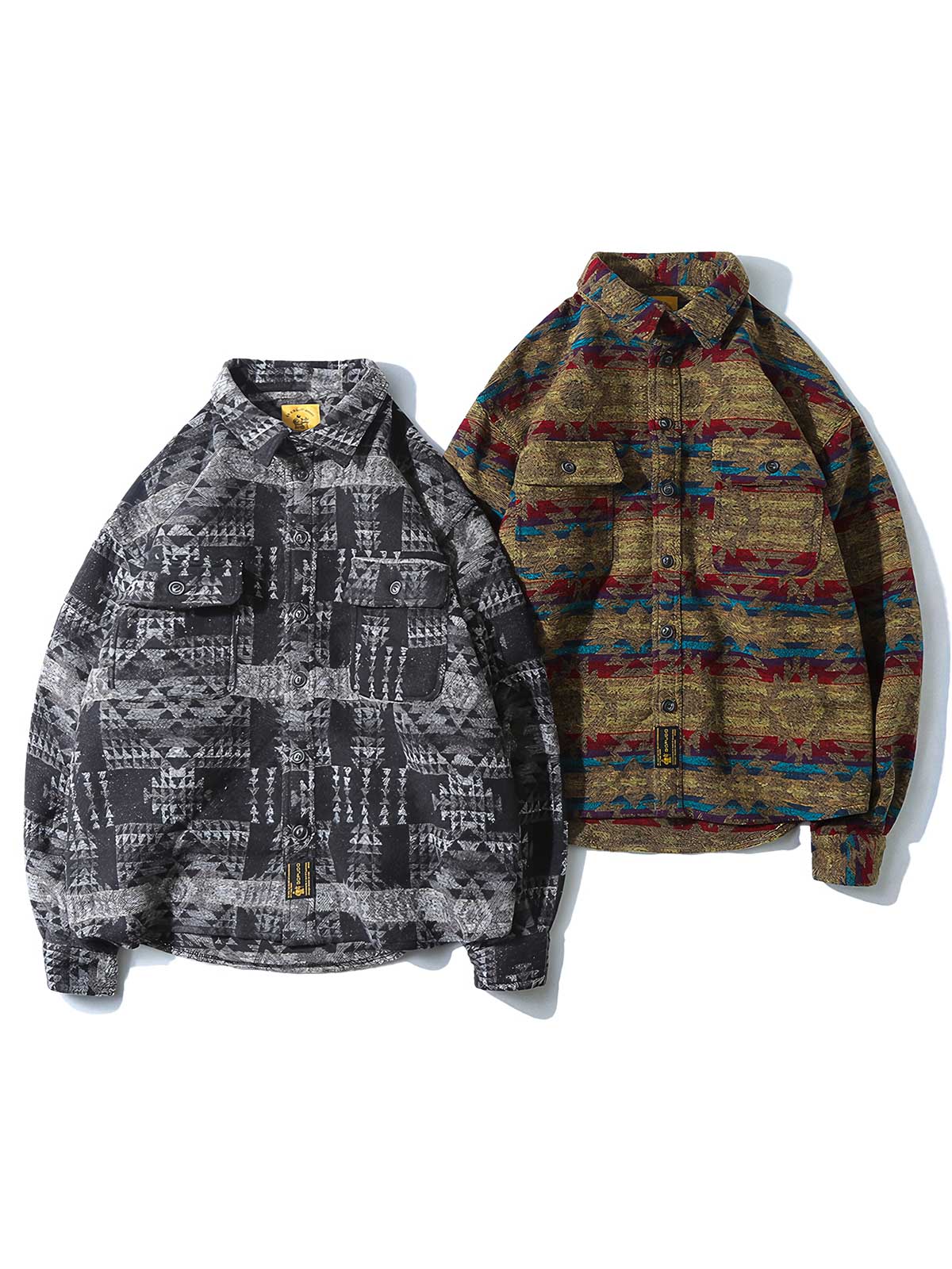 製品画像:
ナバホ族の幾何学模様が融合したウール混シャツ。暖かく快適、民族的な魅力が溢れたデザイン。秋冬にぴったりな一着。
詳細画像:
ウール混生地で耐久性と快適性を兼ね備えたナバホ柄シャツ。対称的なダブルポケットデザインが機能性を高め、レトロでアート感のある仕上がり。