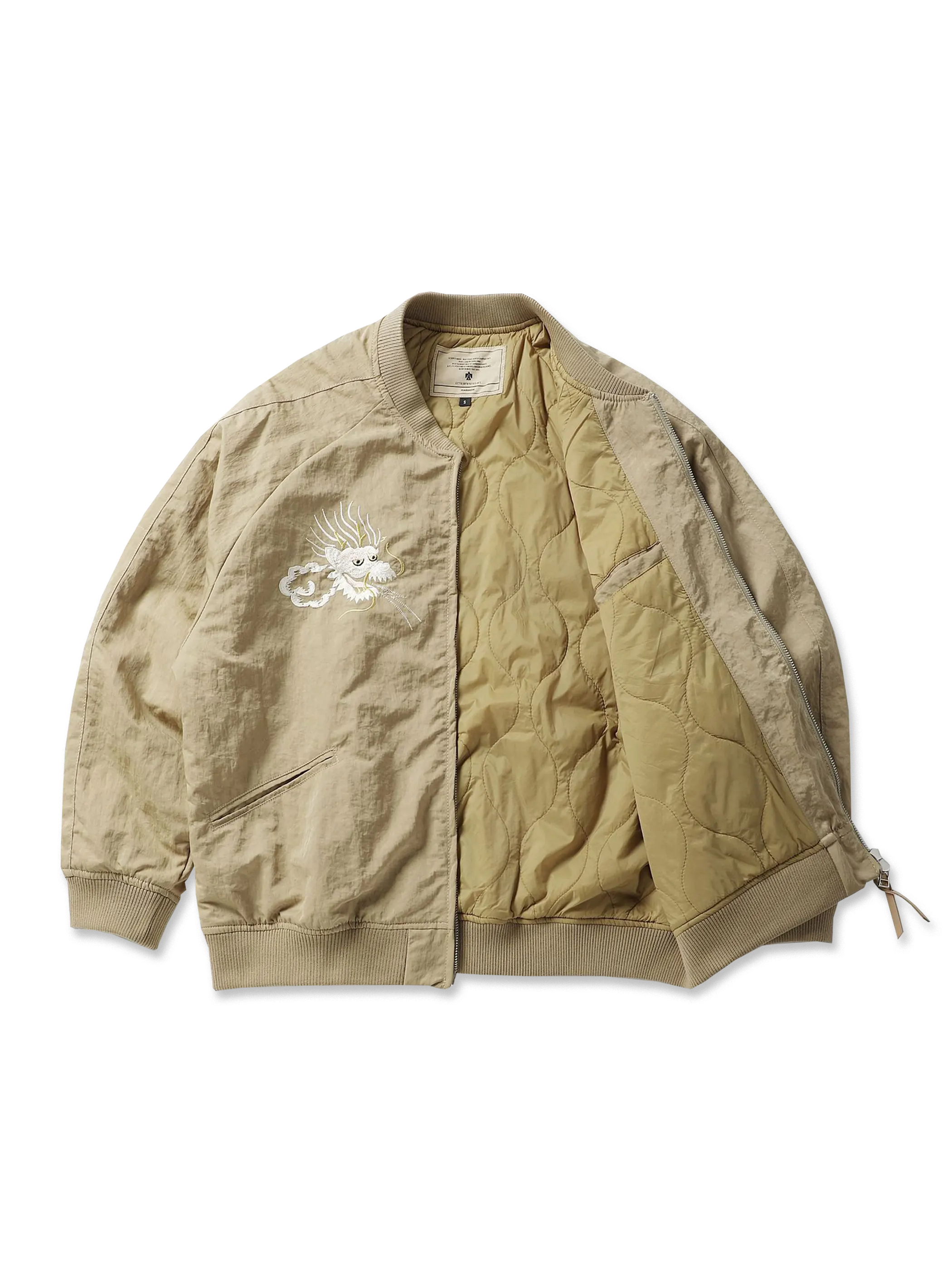 製品画像:スカジャン(横須賀刺繍ジャケット)全体展示