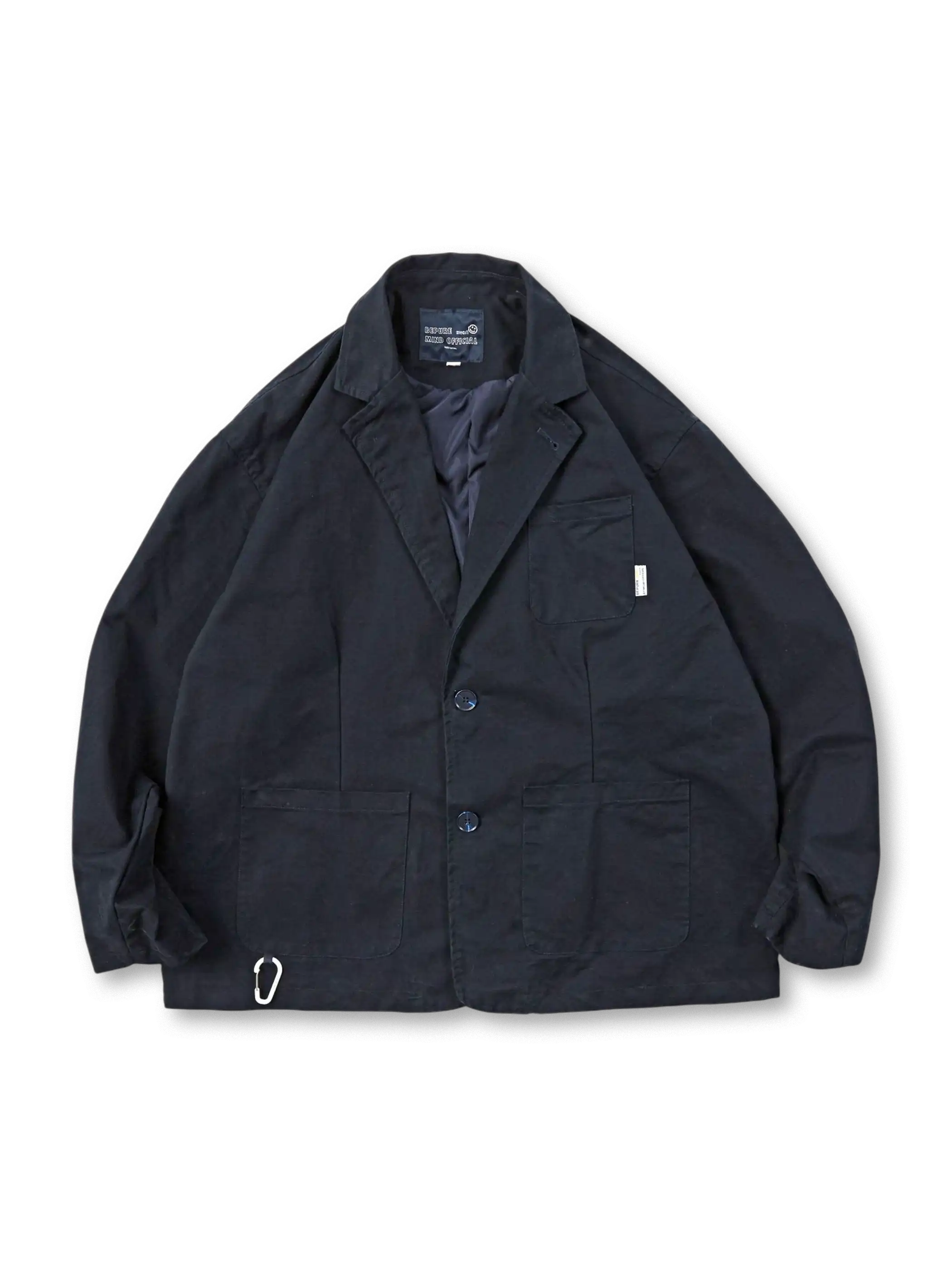 フロントボタンと大きめポケットが特徴のコーデュロイ風ジャケット、カラーはカーキまたはネイビー