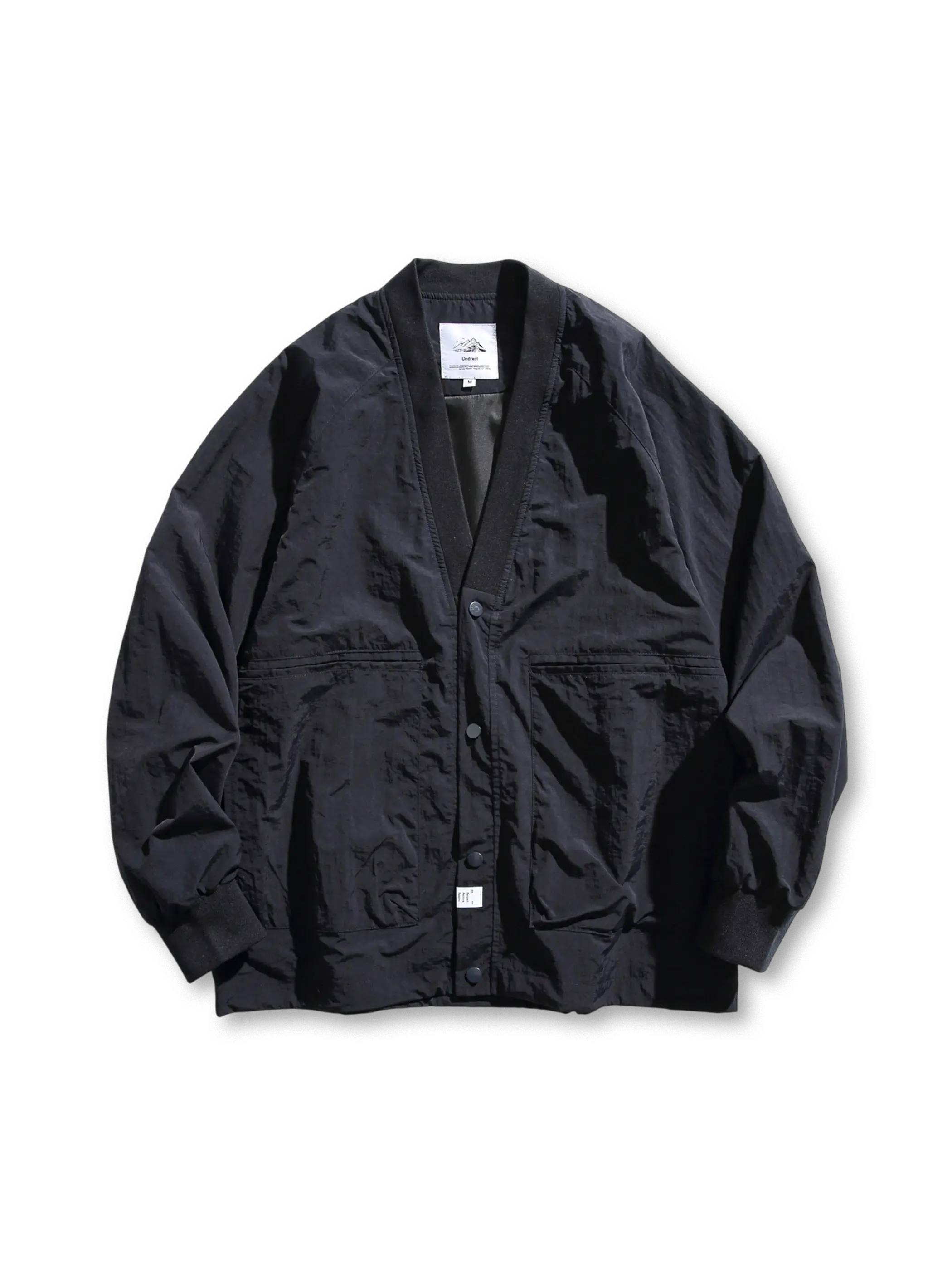 Vネックのノーカラーワークジャケット、スナップボタン付き